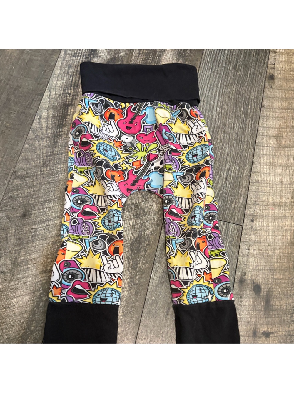 Wee and wild grow with me graphic pants size 1 years to 3 years